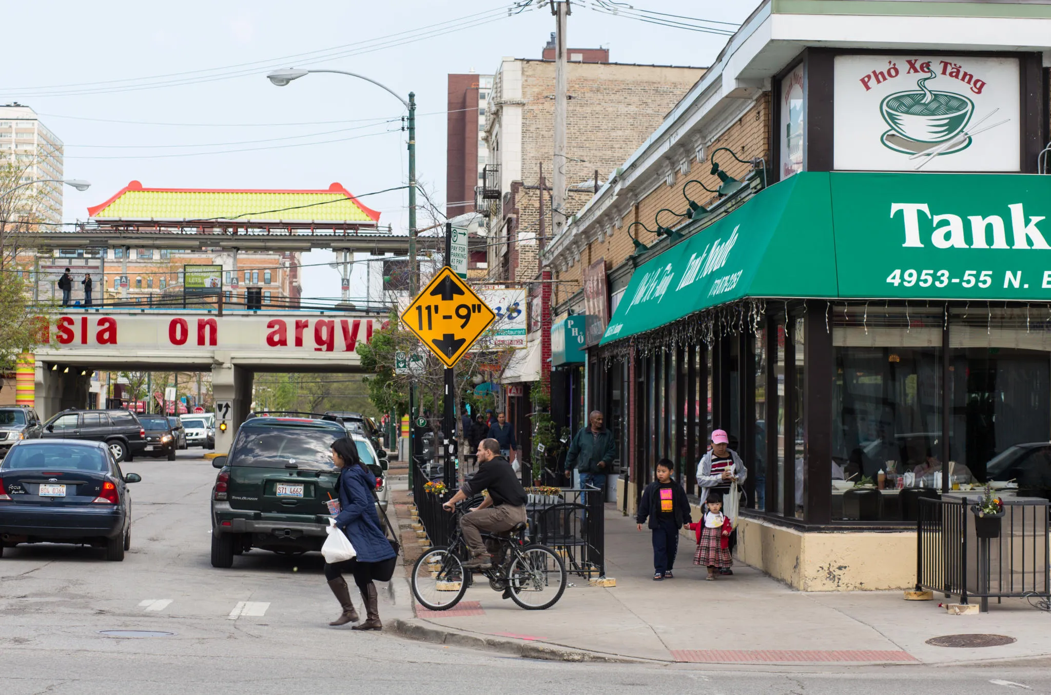 Uptown's Global Grocery Scene: A Walking Tour of Chicago's Most Multicultural Markets